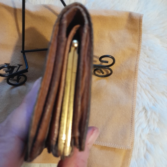 Louis Vuitton kisslock wallet/cardholder EUC - Picture 8 of 16